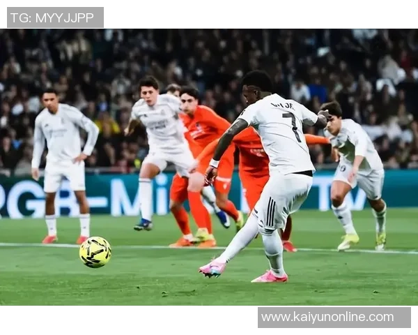 西甲最新动态皇马暂时领先巴萨今晚迎战塞维亚挑战